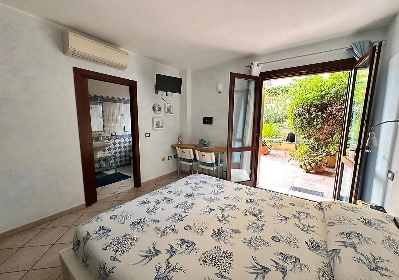 Murphy Holiday Homes- Crisalide Rooms La Maddalena  Pensión La Maddalena (Sassari)